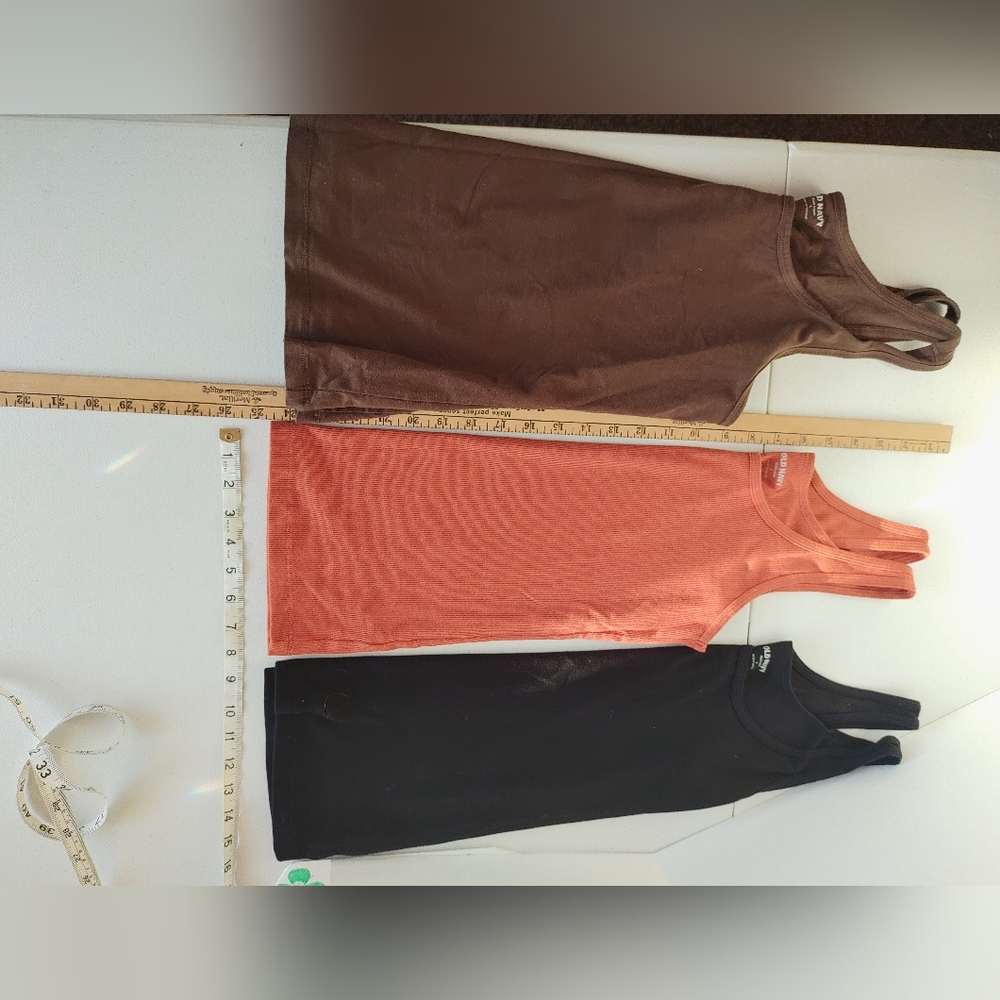 Old Navy Tank Tops (Lot of 3) L
